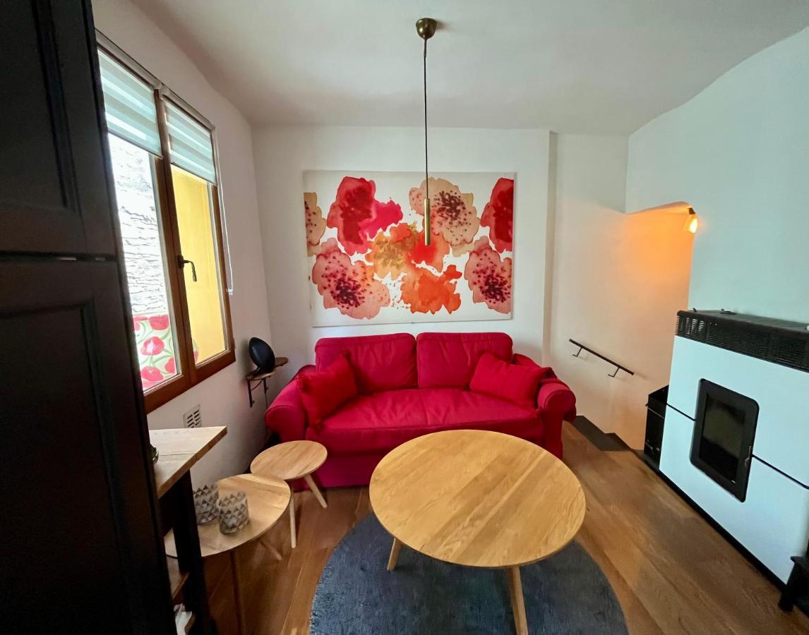 דירות בדלוקו Casa Via Vezzargo מראה חיצוני תמונה
